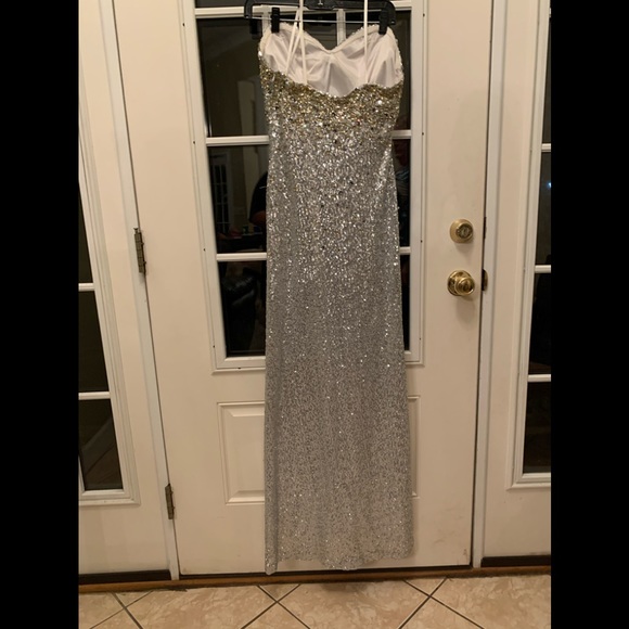 Temptations Prom Dress - Picture 4 of 5